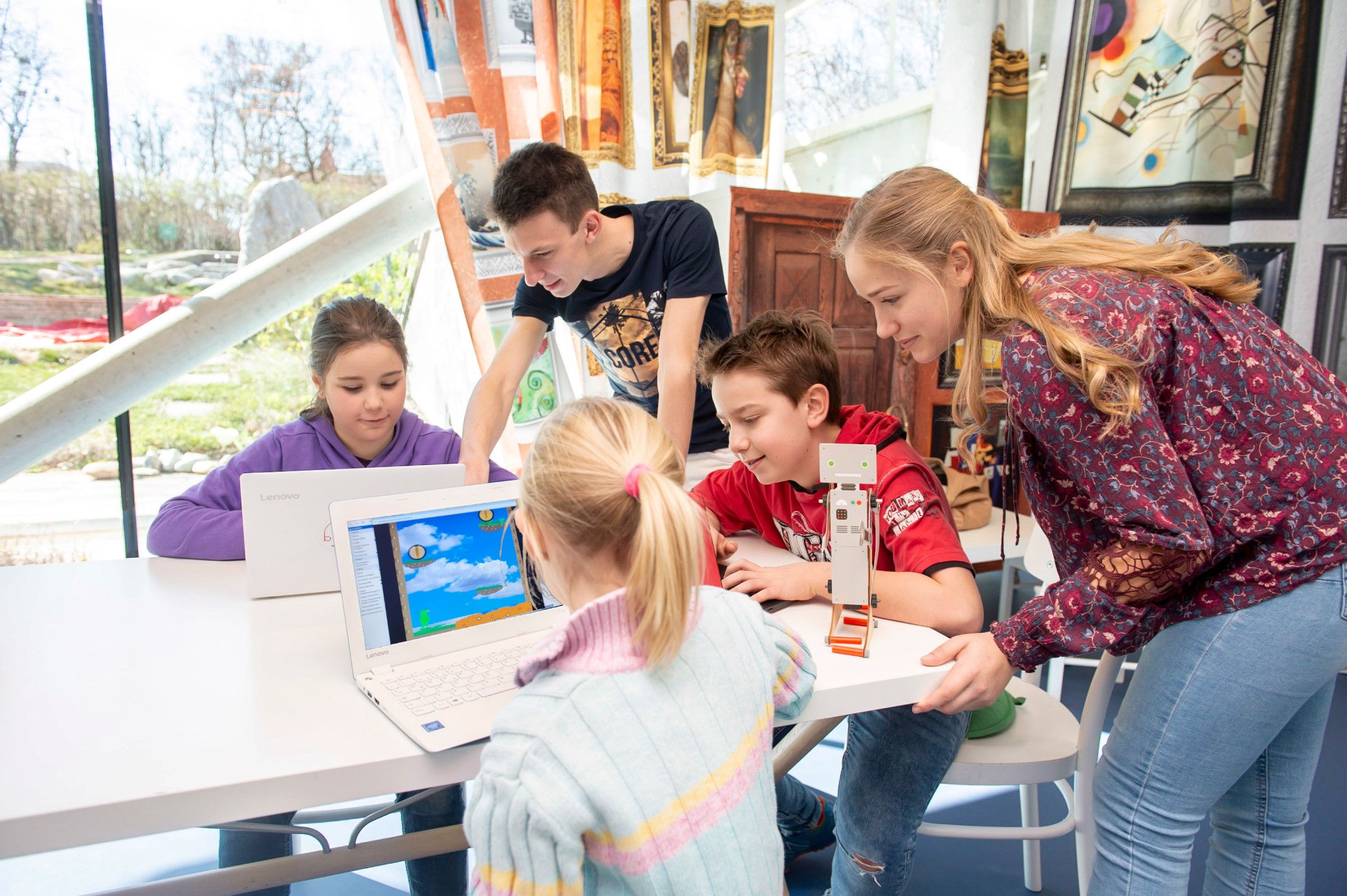 [kju:b]-Special: Programmieren und Robotik mit Bewegung, Spiel und Spaß